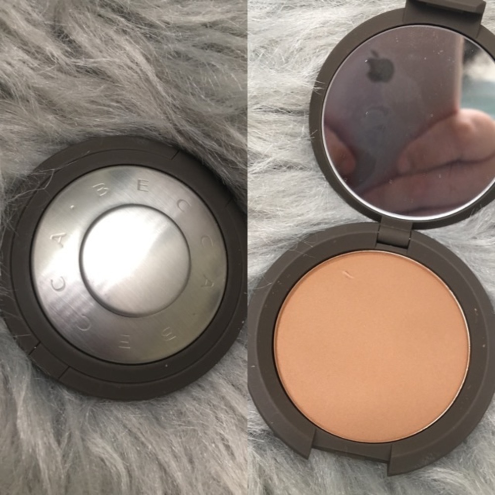 BECCA FACE POWDER - DARK GOLDEN
