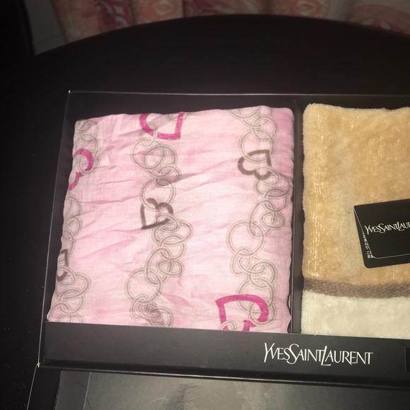 🌸FINAL PRICE🌸YVES SAINT LAURENT SCARF SET🌸 - Picture 3 of 8