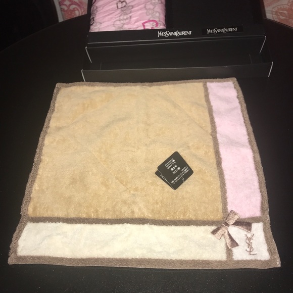 🌸FINAL PRICE🌸YVES SAINT LAURENT SCARF SET🌸 - Picture 4 of 8