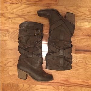 Slouchy Mid-rise Boots