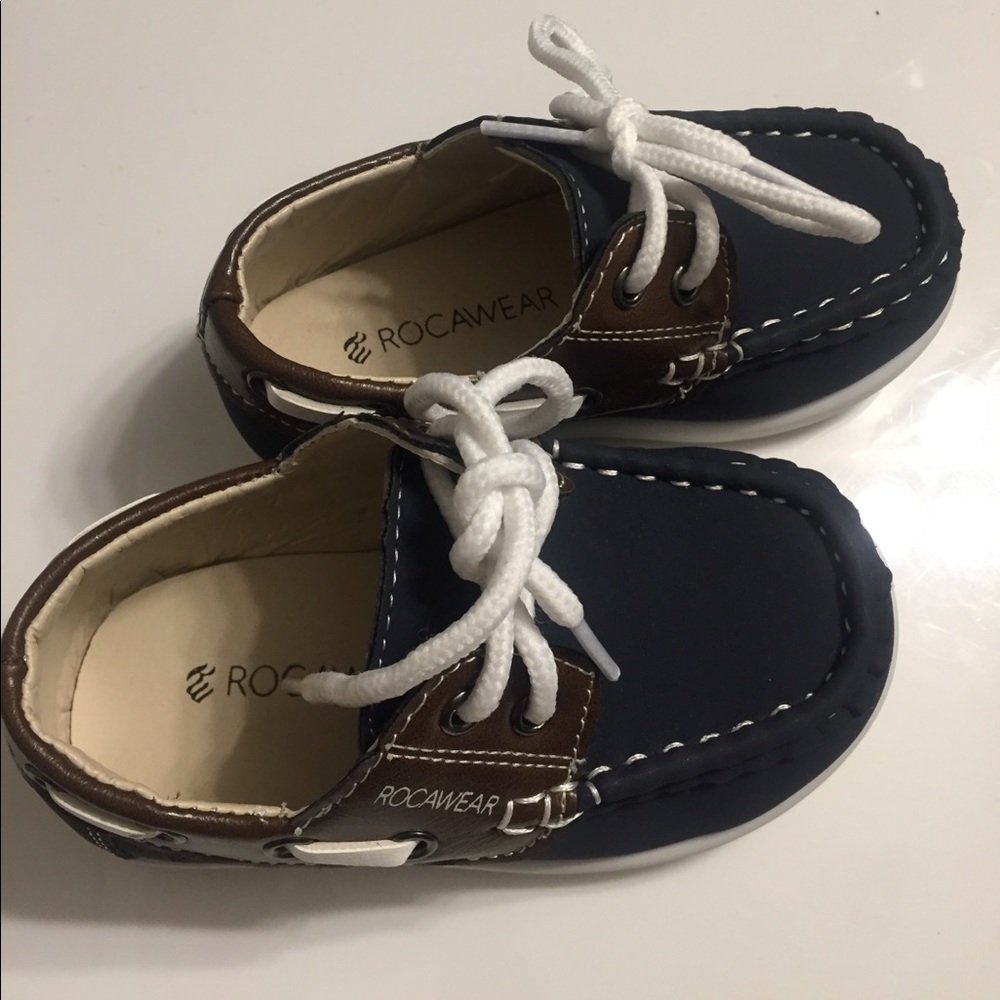 Boys rocawear shoes size 7