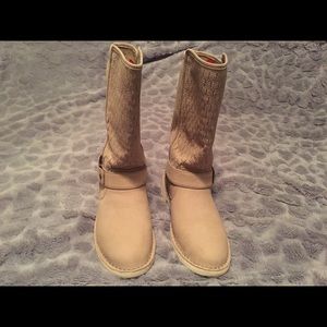 Ugg size 9 boots worn once