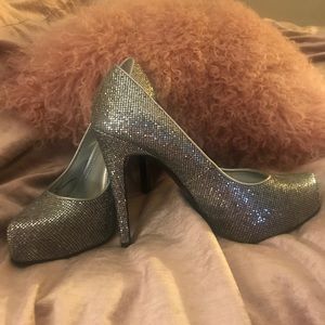 New Never Worn BCBG glitter stilettos sz 7
