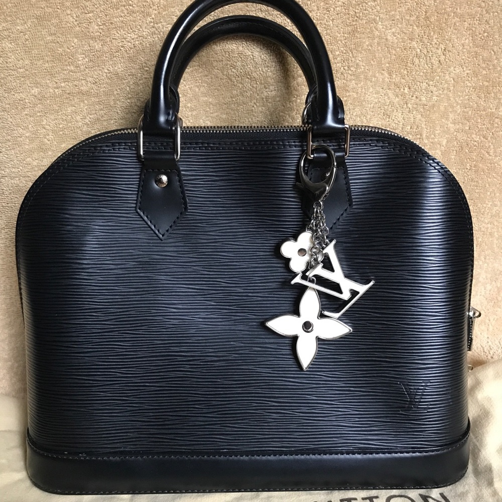 Louis Vuitton Alma PM in black Epi Leather