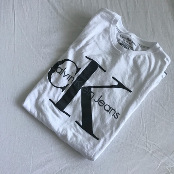 Calvin Klein Tops - Calvin Klein T-Shirt