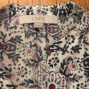 Beautiful floral LOFT flowy floral blouse XS ❤️
