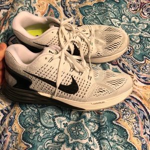 White nike Lunarglide 7
