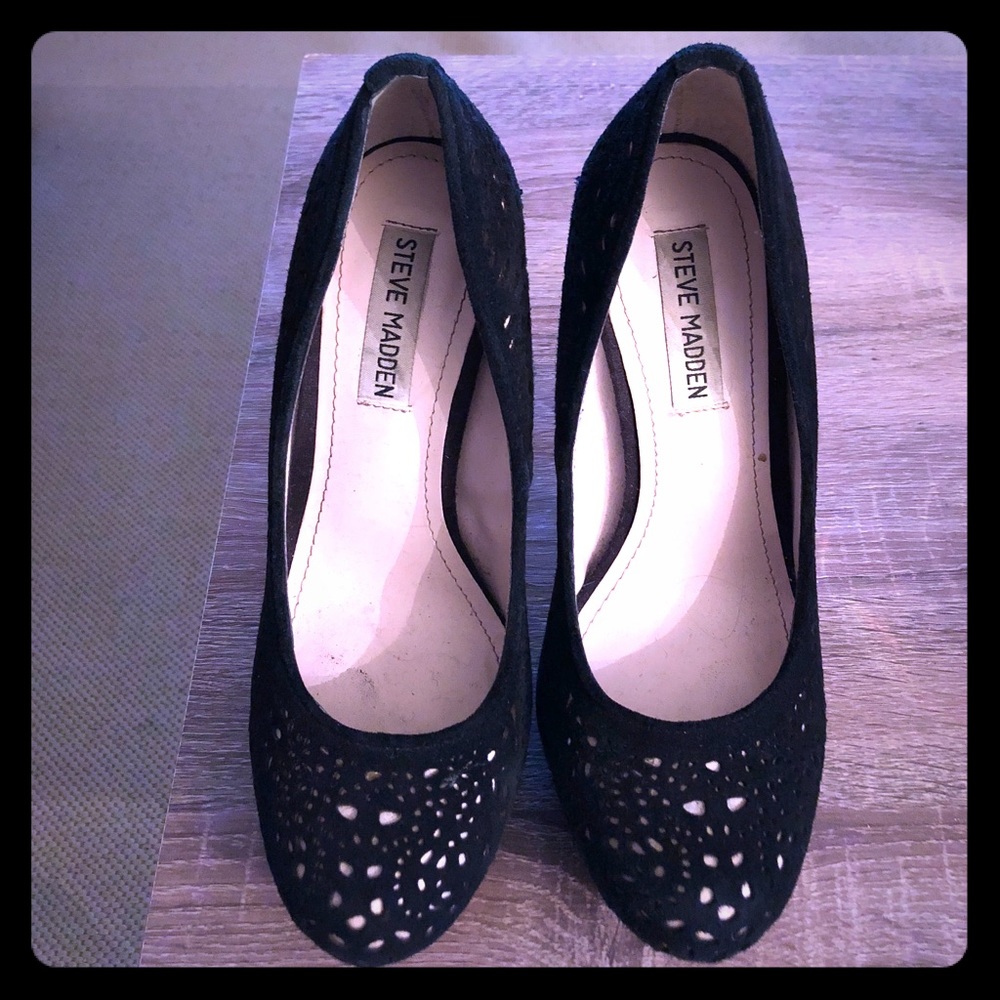 Almost new Steve Madden black suede heels!