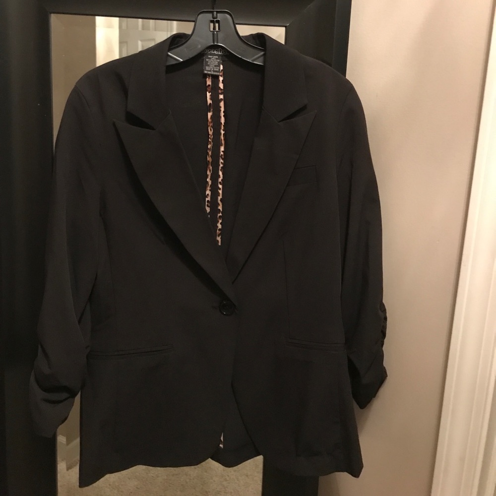 Large Black one button Blazer. Ruched Sleeves.