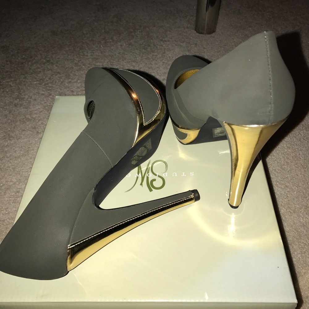 Hunter green and gold heels