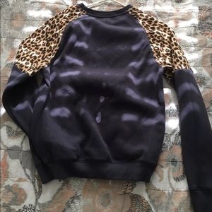 Crew neck VS pink sweatshirt leopard