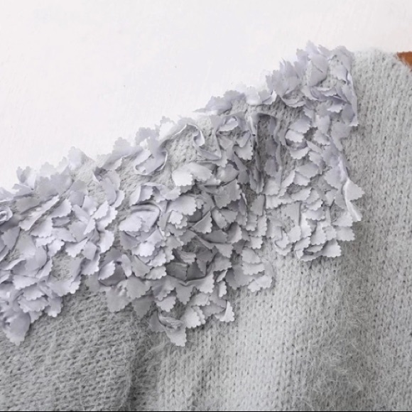 NEW!! Gorgeous Embellished Detail Sweater - Picture 4 of 5