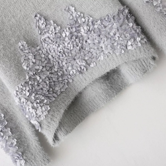 NEW!! Gorgeous Embellished Detail Sweater - Picture 5 of 5