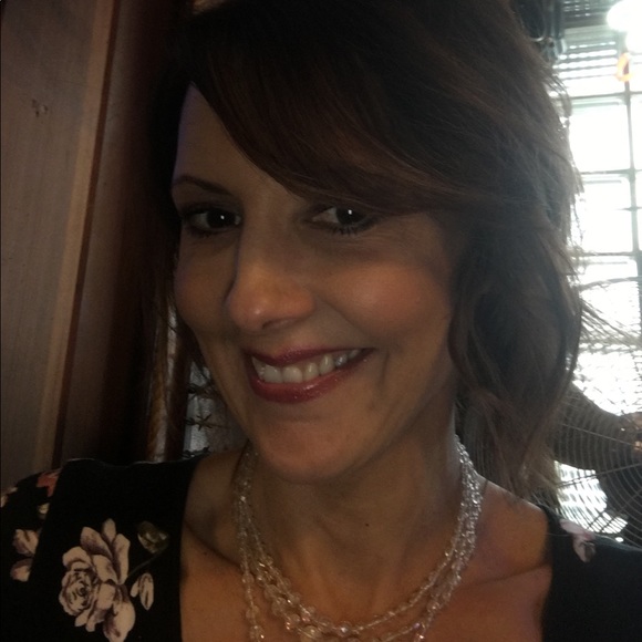Meet your Posher, Laura - Picture 1 of 1