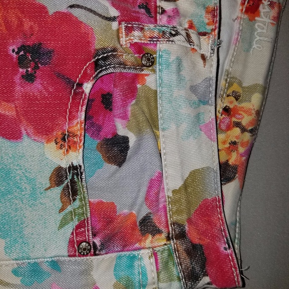 Colorful, Floral print denim jeans - Picture 7 of 7