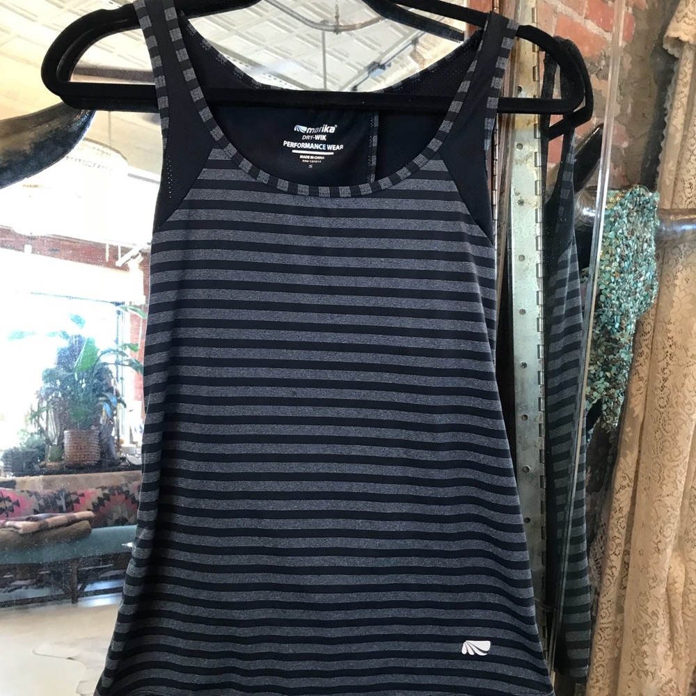 ✨Like New Active Top!✨