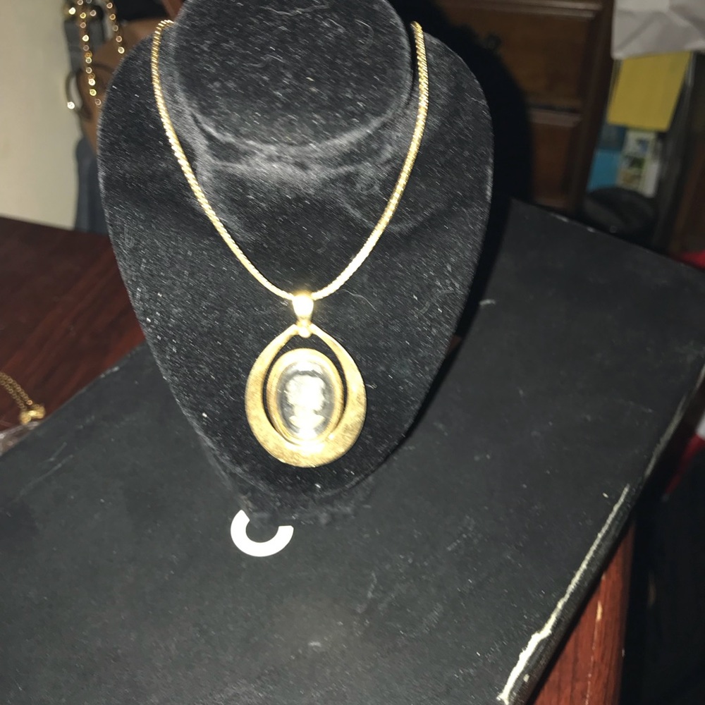 Vintage gold tone cameo
