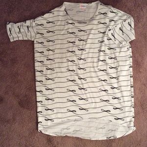 LulaRoe short sleeve shirt