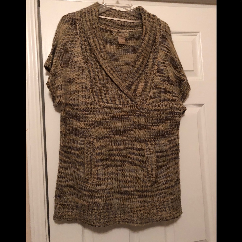 SOLD! Comfy tan short sleeve sweater