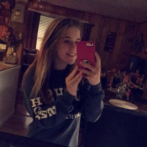 Meet your Posher, Emilee