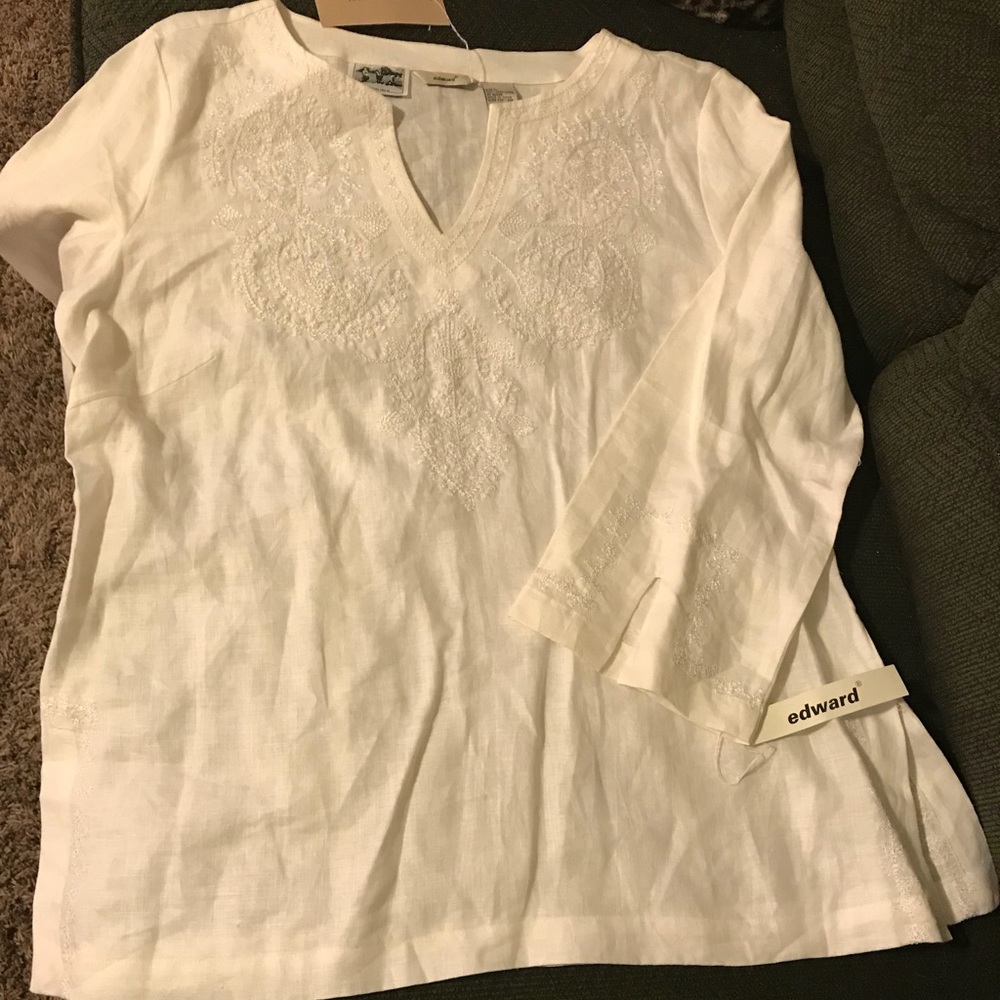 Linen tunic with embroidered detail