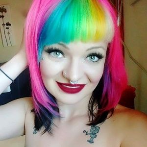 Meet your Posher, April