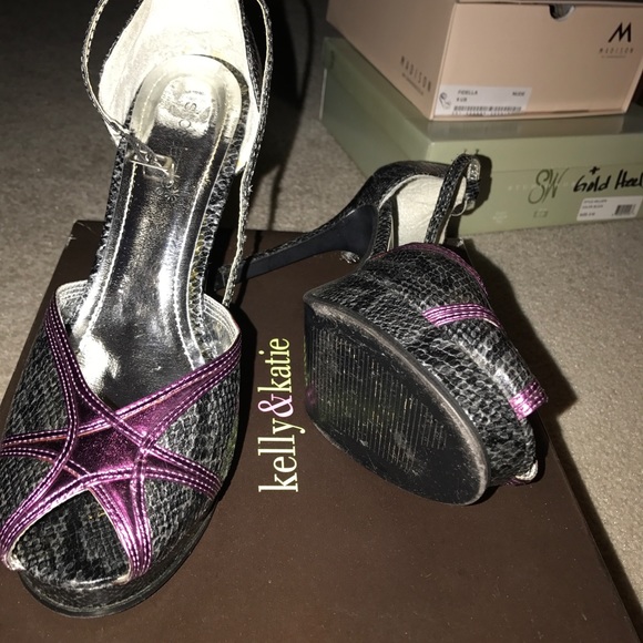 Silver heels - Picture 2 of 3