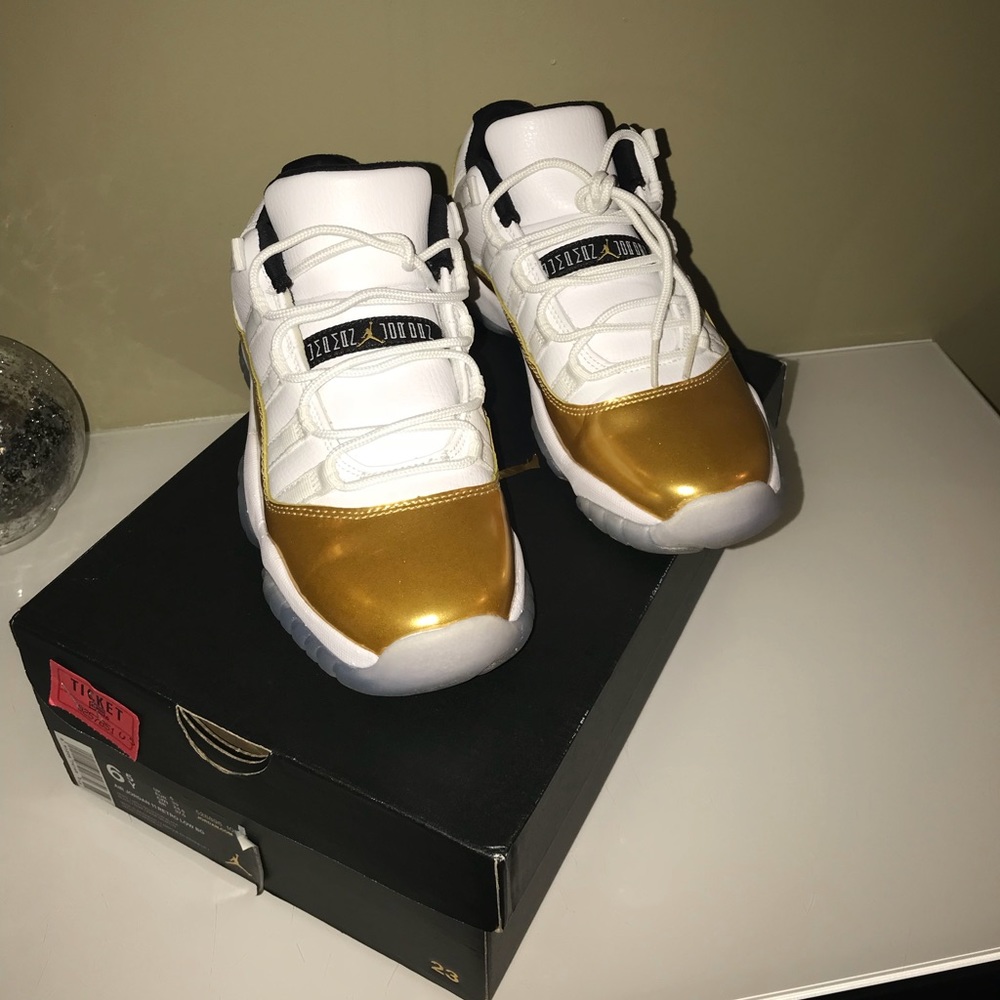 Jordan’s low tops 11’s boys