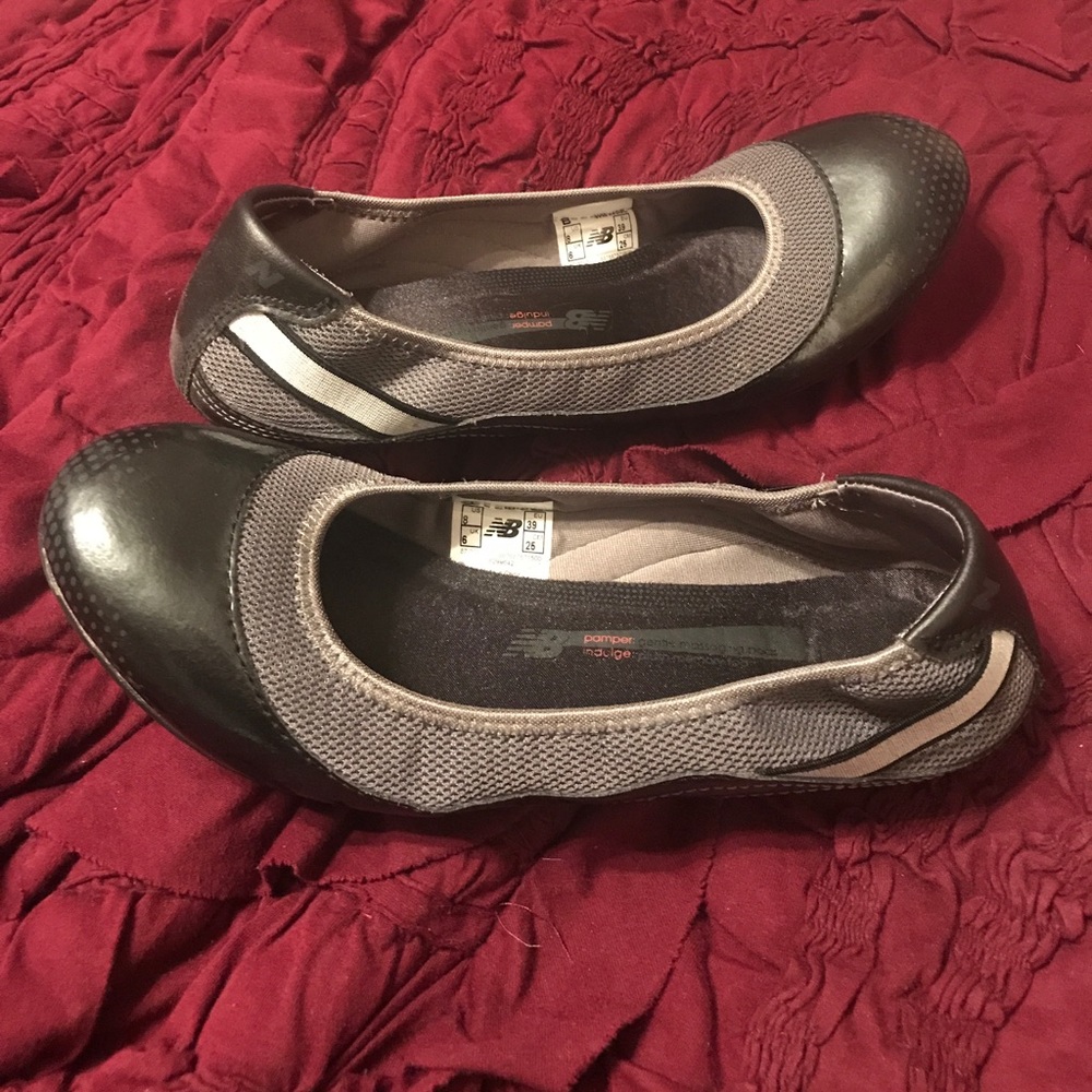 Women’s New Balance WW115 performance flats.