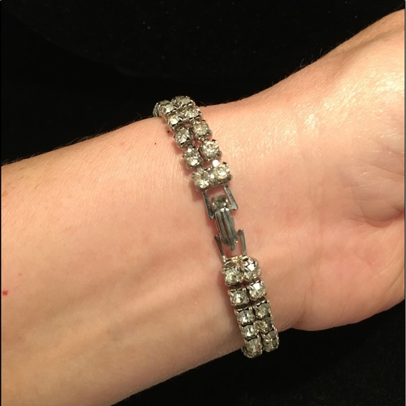 SALE 💃🏻1950’s VINTAGE RHINESTONE BRACELET - Picture 5 of 5