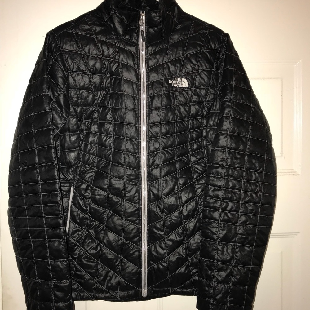 The North Face black women’s puffy jacket