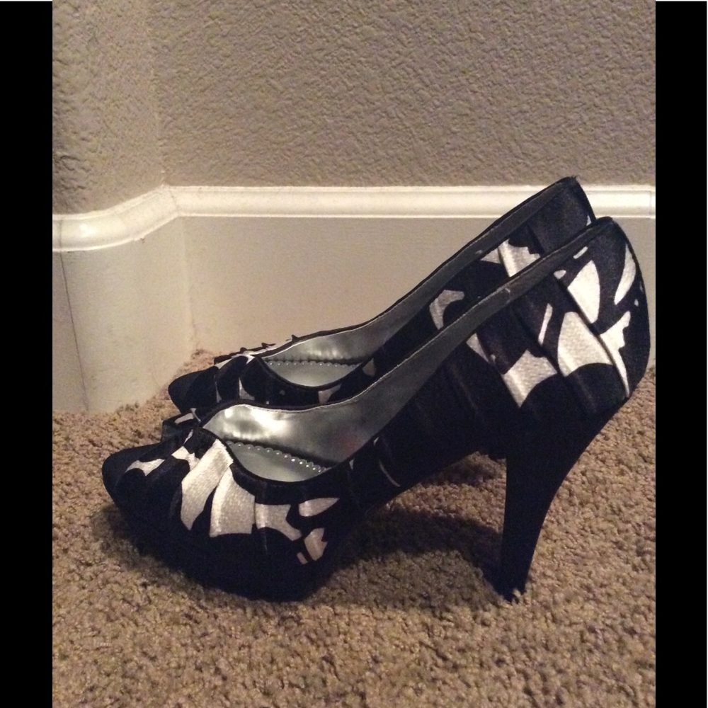 David’s Bridal Michaelangelo satin peep toe heels