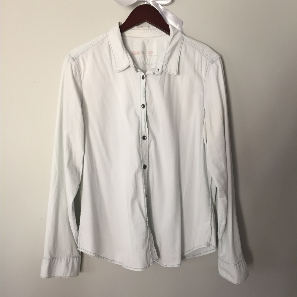 Gap chambray button down shirt