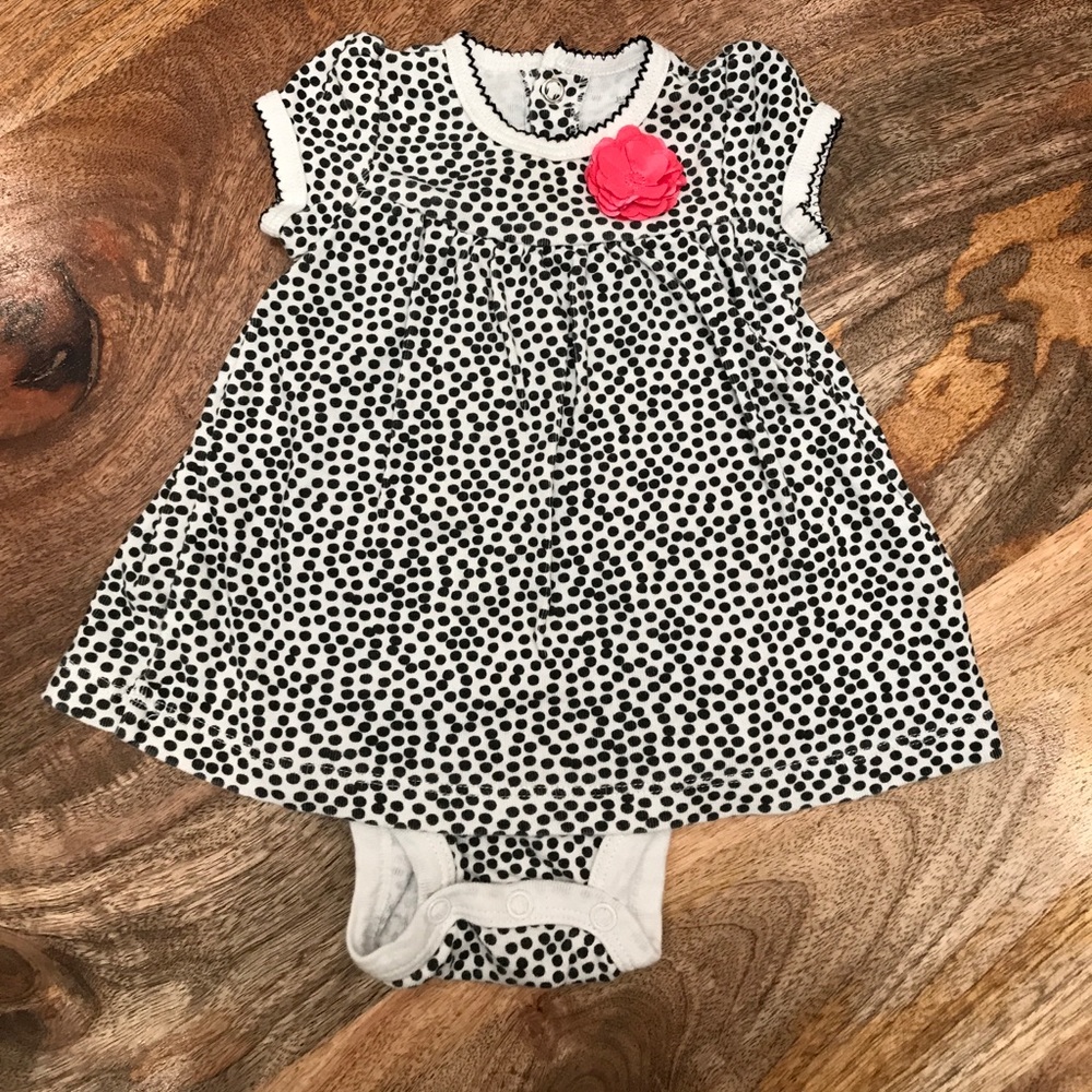 Baby snap closure dress with rose detail 3M 🌹