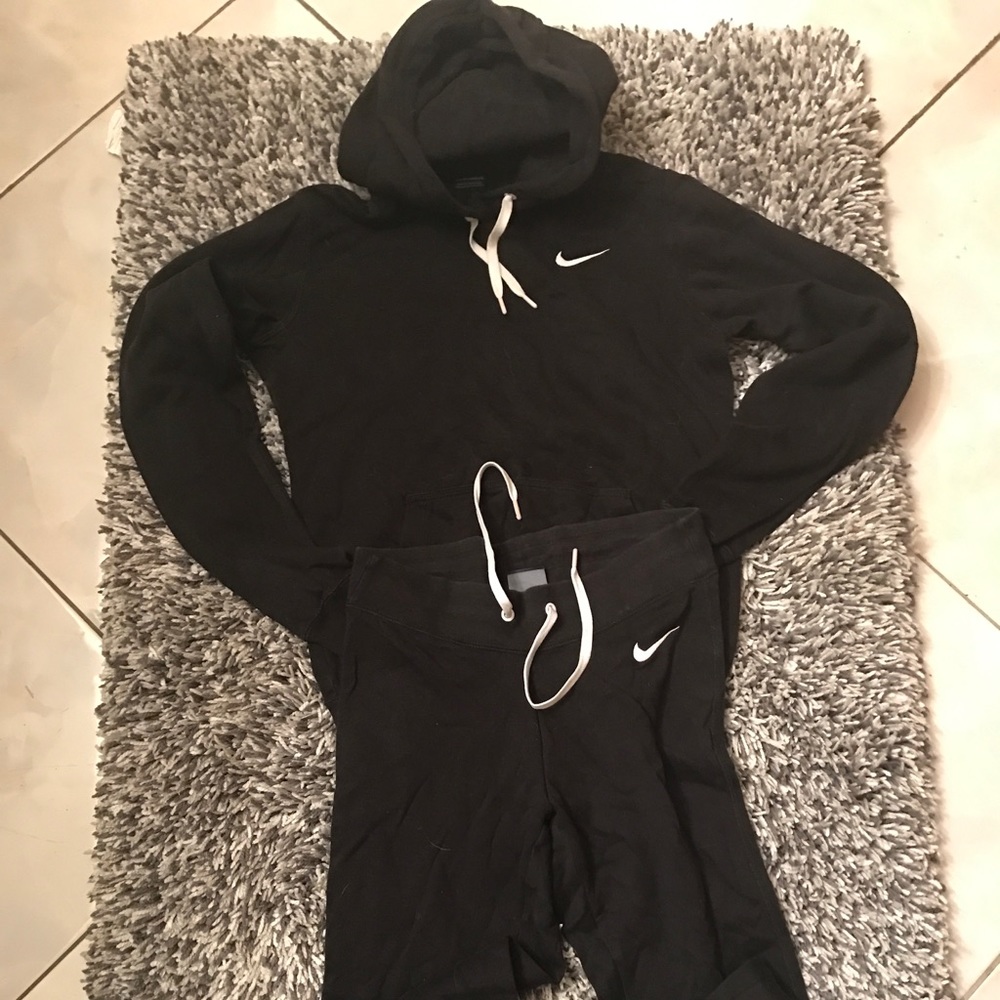 Women’s petite Nike jogging suit