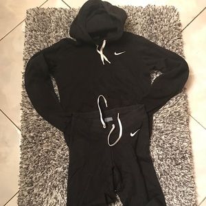 Women’s petite Nike jogging suit