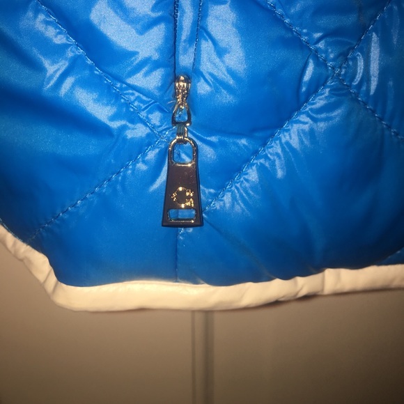 C. Wonder white and blue reversible vest - Picture 3 of 3