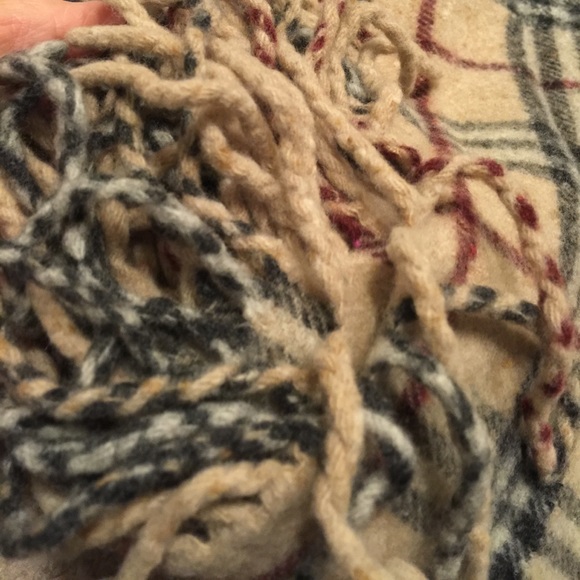 🧣BURBERRY SCARF. 100% Lambswool. Made in England - Picture 5 of 6