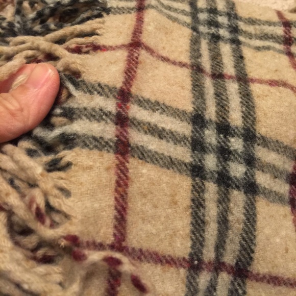 🧣BURBERRY SCARF. 100% Lambswool. Made in England - Picture 6 of 6