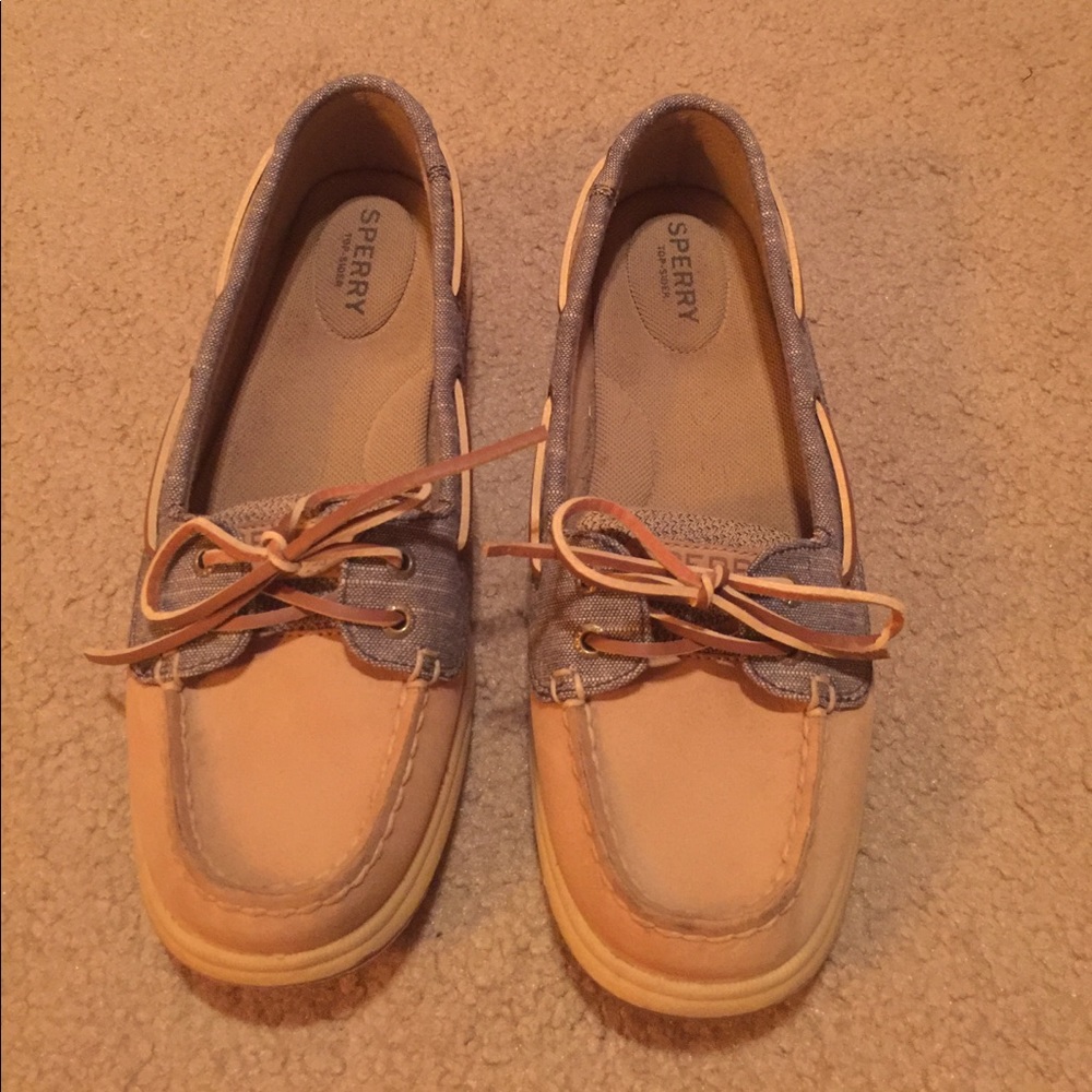 Sperry top-sider boat shoe. Size 8M.