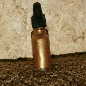Homemade Liquid highlighter: Golden Kiss