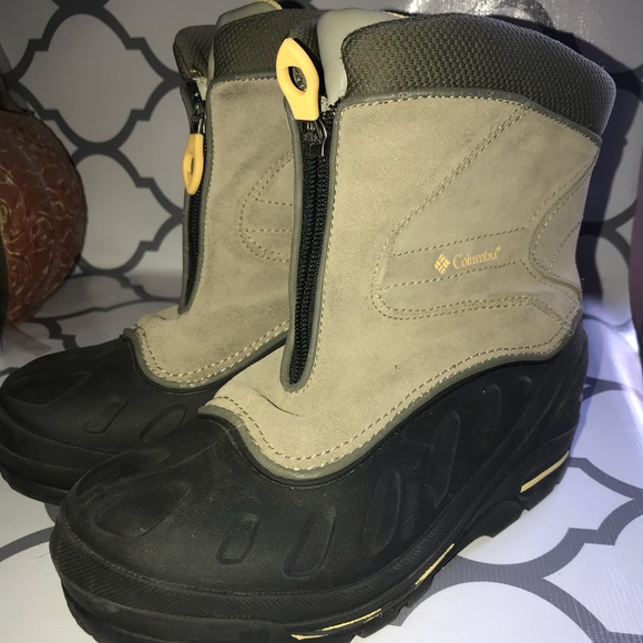 Columbia Other - Columbia boys Bugazip Too Jr zip up boots EUC sz4