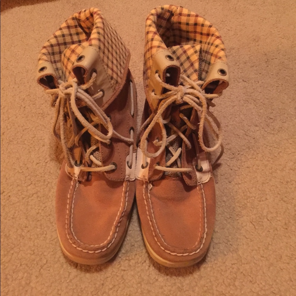 Sperry top-sider boot. Size 8M.
