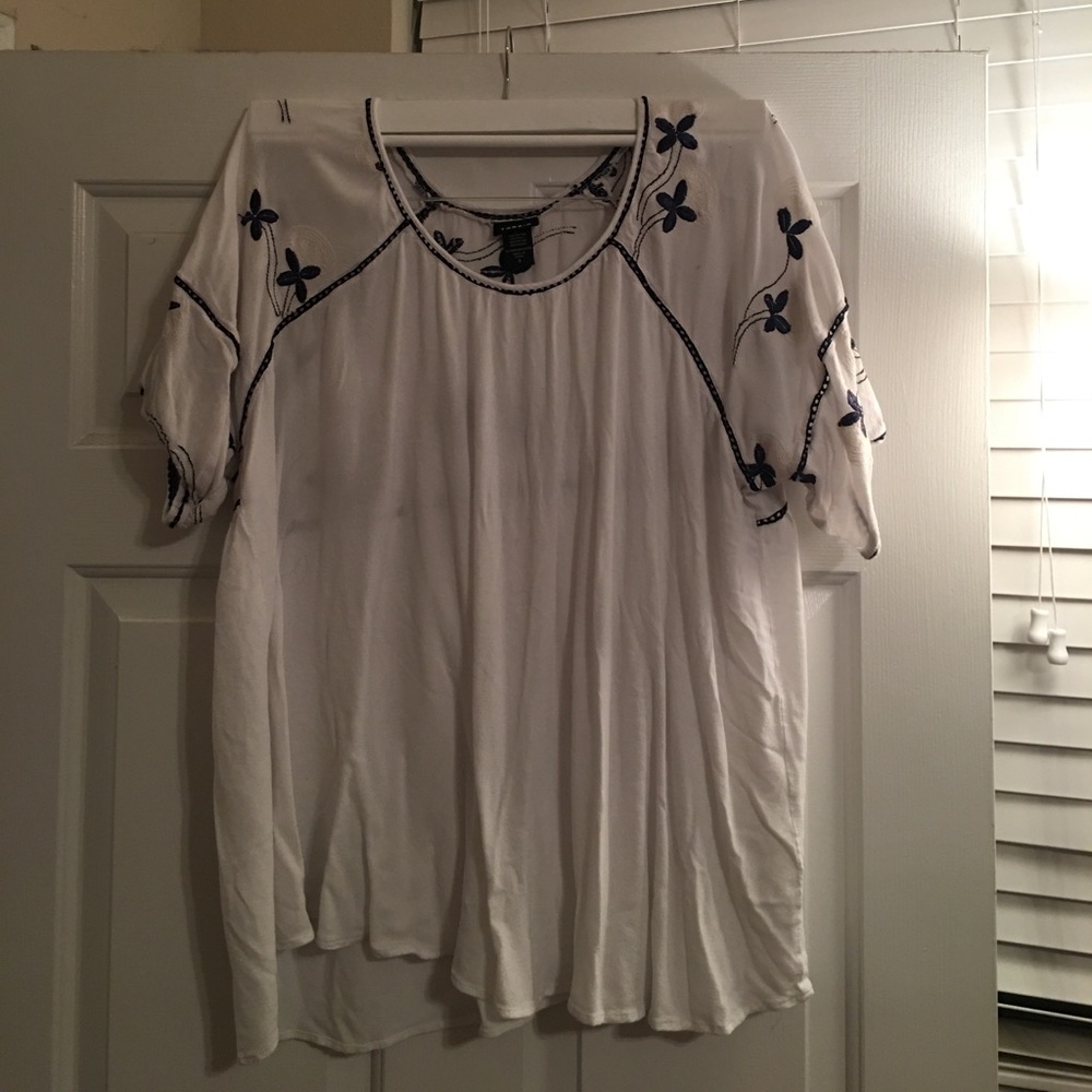 Loose white top