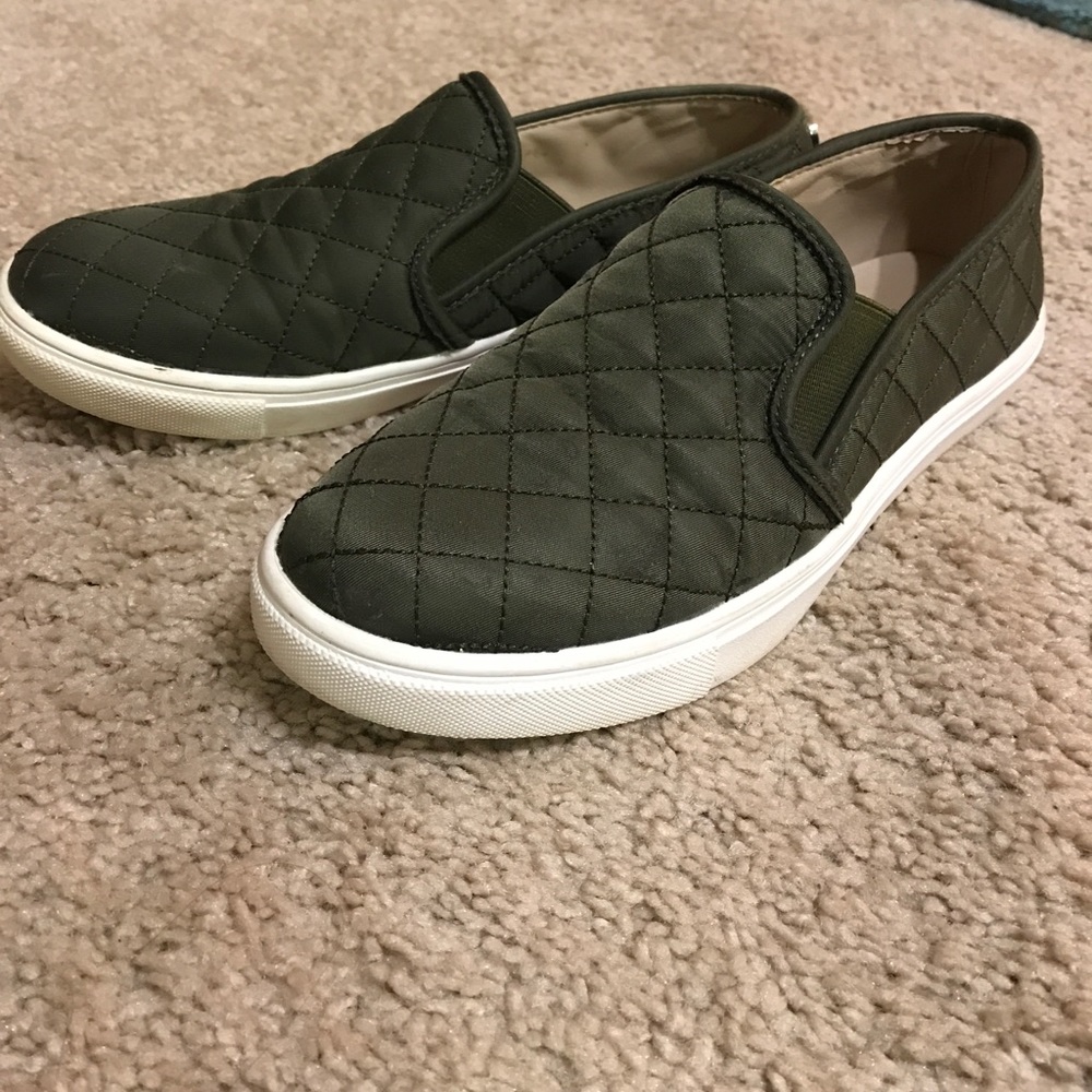 Steve Madden green sneaker size 6