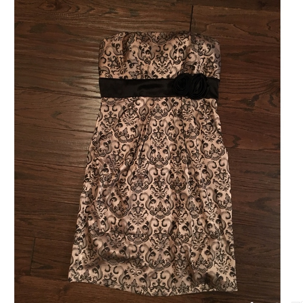 Strapless formal dress