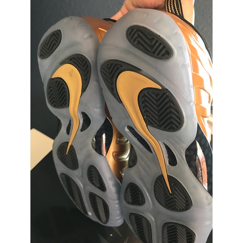🚫SOLD🚫Metallic/Gold Nike Foam Posite (YOUTH) - Picture 7 of 8