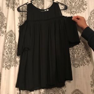 Cold shoulder pleated top. Adorable!