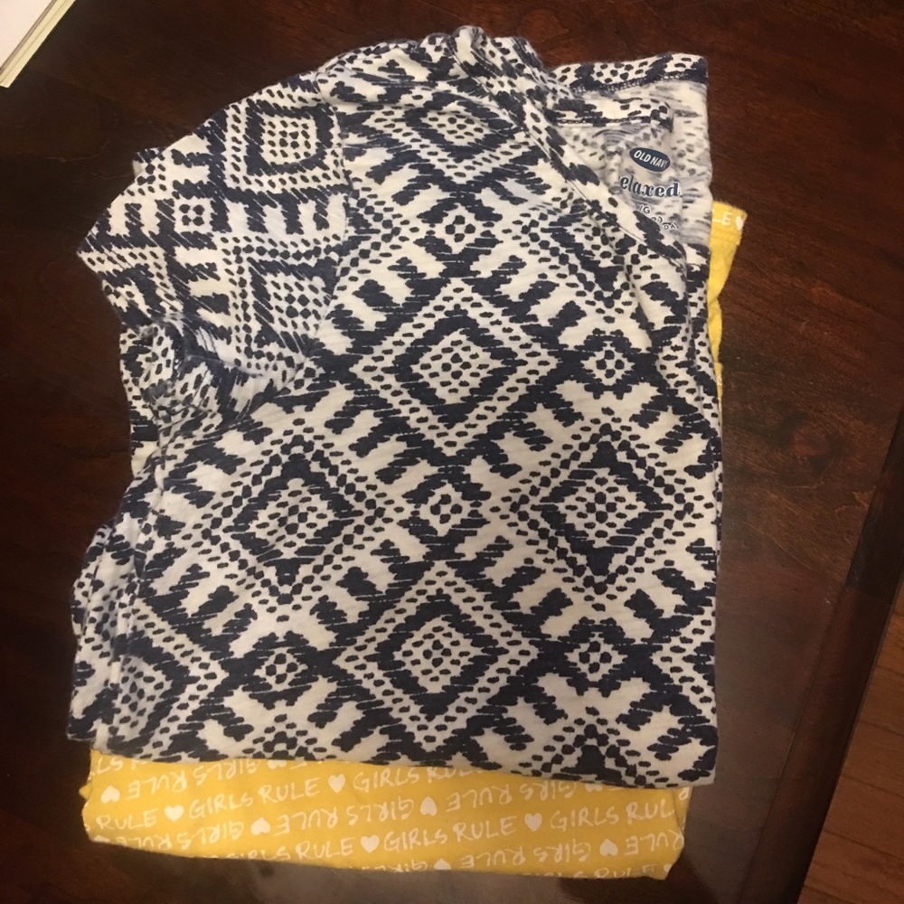 Bundle Deal 💕 Two Girls Old Navy Hi - Low Shirts