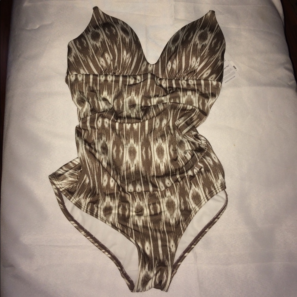 Athlete bathing suit